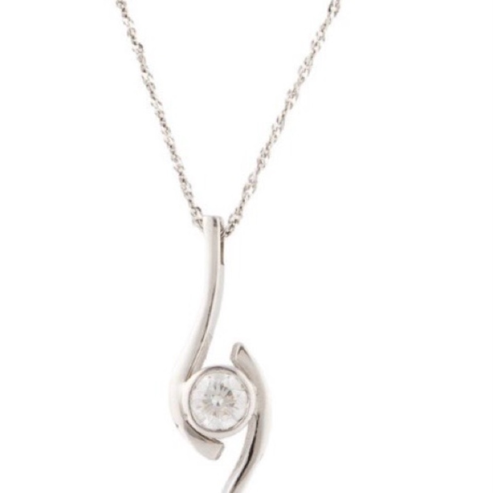 Elegant 14k White Gold Pendant Necklace